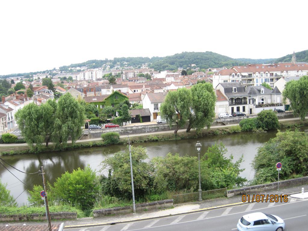 Hotel Le Commerce Neuville  Esterno foto