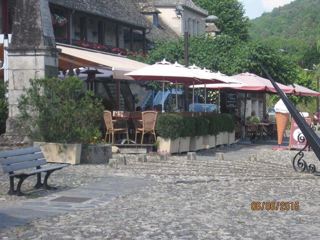 Hotel Le Commerce Neuville  Esterno foto